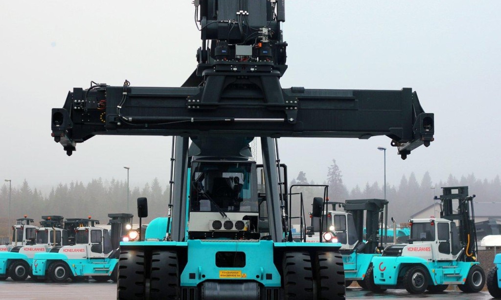 Första containertrucken med hybriddrift till Helsingborg