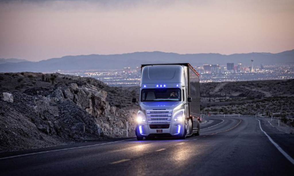 Världspremiär för självkörande lastbilar