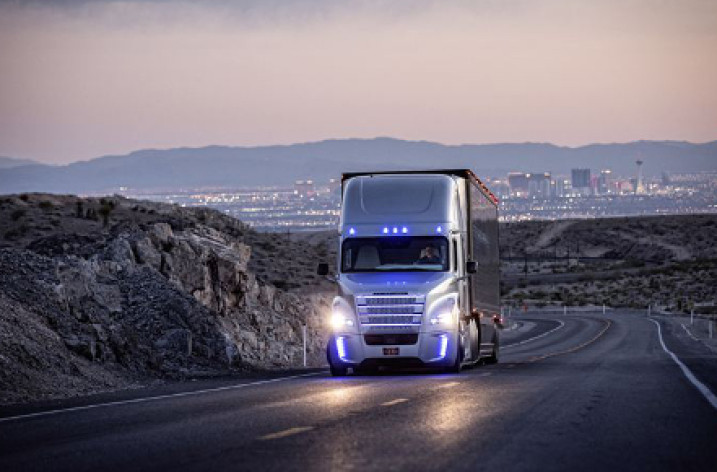 Världspremiär för självkörande lastbilar