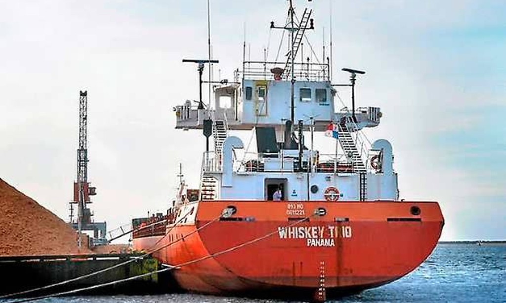 Fartyg med vapenlast kvarhålls i Varbergs hamn