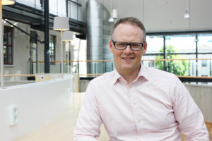 – Inom forskningen kan vi inte använda något som tar för mycket energi, tid och pengar, säger Stefan Jacobsson. Foto: Chalmers.