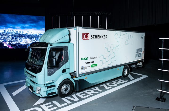 Volvos el-lastbilar rullar ut